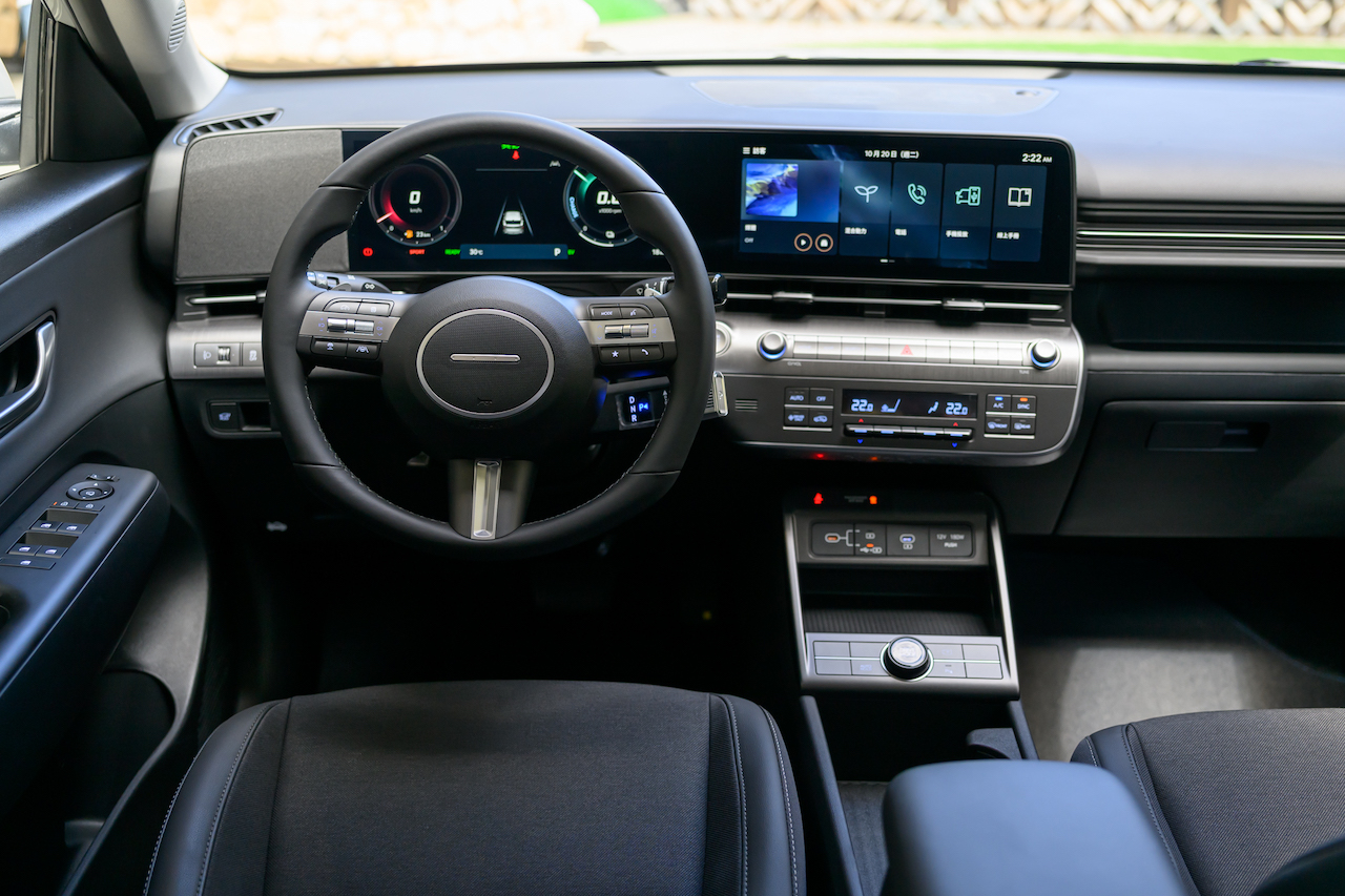 HYUNDAI_KONA 04